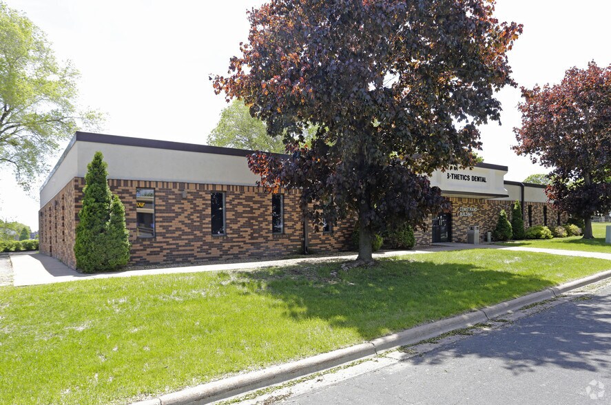 6299 University Ave NE, Fridley, MN à louer - Photo du bâtiment - Image 1 de 5