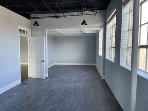 1007 Tower Ct, Winnetka, IL for lease Interior Photo- Image 2 of 3