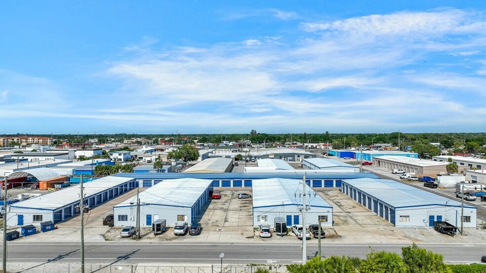 249-268 Seaboard Ave, Venice, FL à louer - Photo du bâtiment - Image 2 de 12