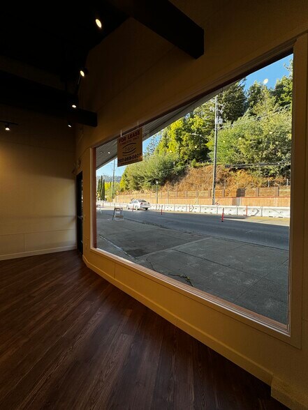 16129-16131 Main St, Guerneville, CA à vendre - Photo du bâtiment - Image 3 de 12