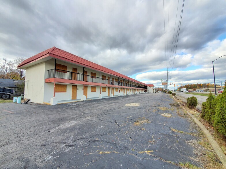 888 Lorain Blvd, Elyria, OH à vendre - Photo du bâtiment - Image 3 de 5
