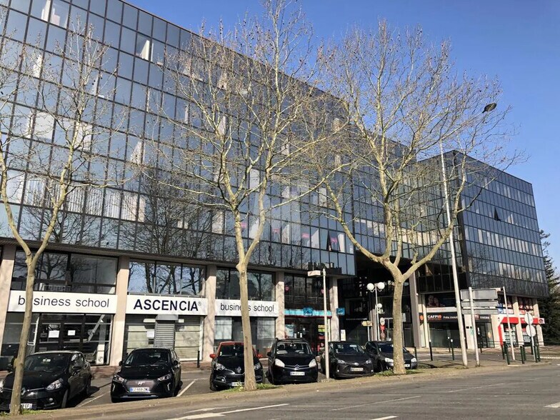 Commerce de détail dans Évry-Courcouronnes à louer - Photo du bâtiment - Image 2 de 11
