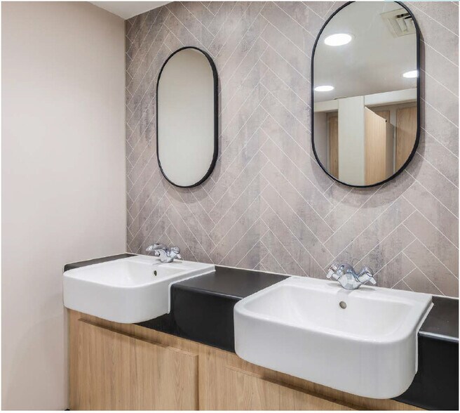 10 Queen Sq, Bristol for lease - Building Photo - Image 3 of 4