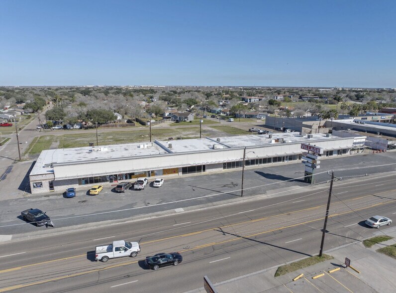 906 S 14th St, Kingsville, TX for lease - Building Photo - Image 3 of 7