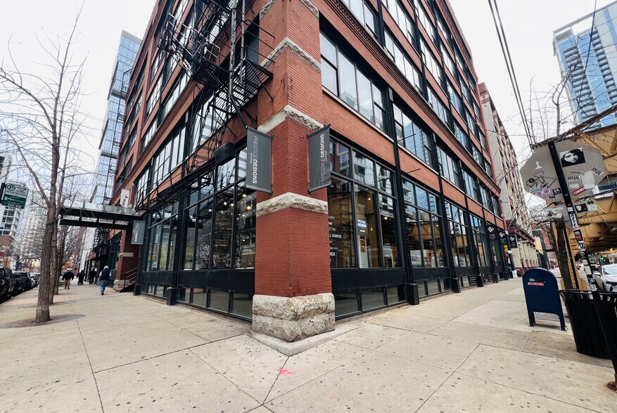 223 W Erie St, Chicago, IL à louer - Photo du bâtiment - Image 2 de 13