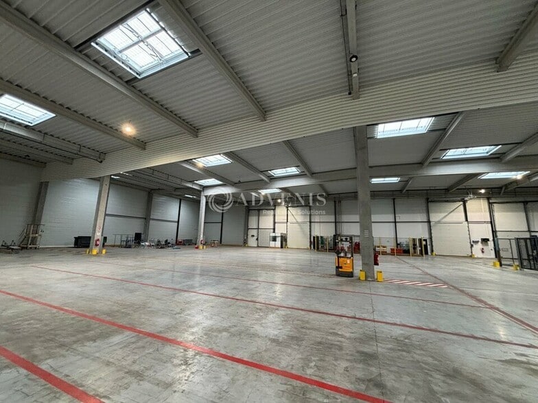 Flex in Sucy-en-Brie for lease - Building Photo - Image 3 of 7