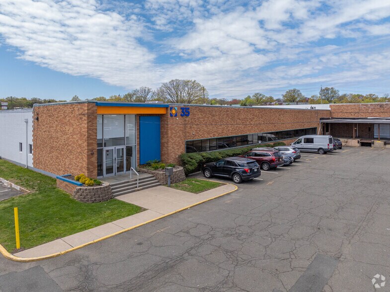 35 Styertowne Rd, Clifton, NJ à louer - Photo du bâtiment - Image 1 de 13