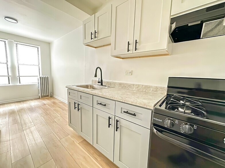 808 W 76th St, Chicago, IL à vendre - Photo du bâtiment - Image 3 de 5