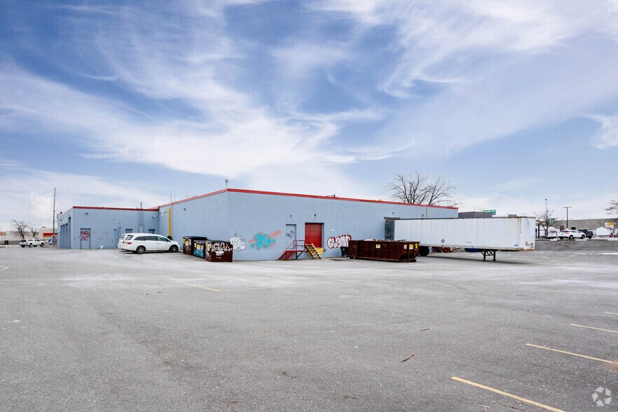 387 Ontario St, St Catharines, ON à louer - Photo du bâtiment - Image 2 de 10