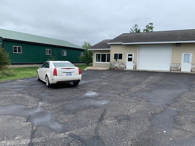 876 Robinwood Ct, Traverse City, MI à vendre - Photo du bâtiment - Image 3 de 24