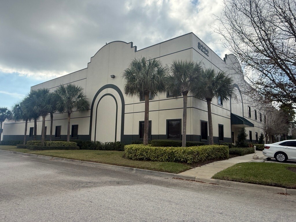 8222 118th Ave, Largo, FL 33773 - Unité 600 -  - Photo intérieure - Image 1 of 36