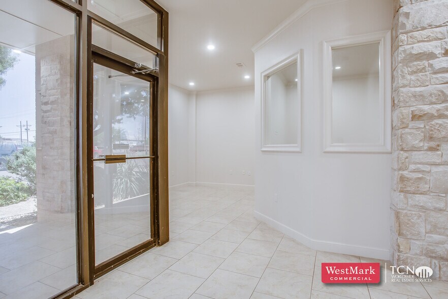 5760 40th St, Lubbock, TX à louer - Photo du bâtiment - Image 2 de 20