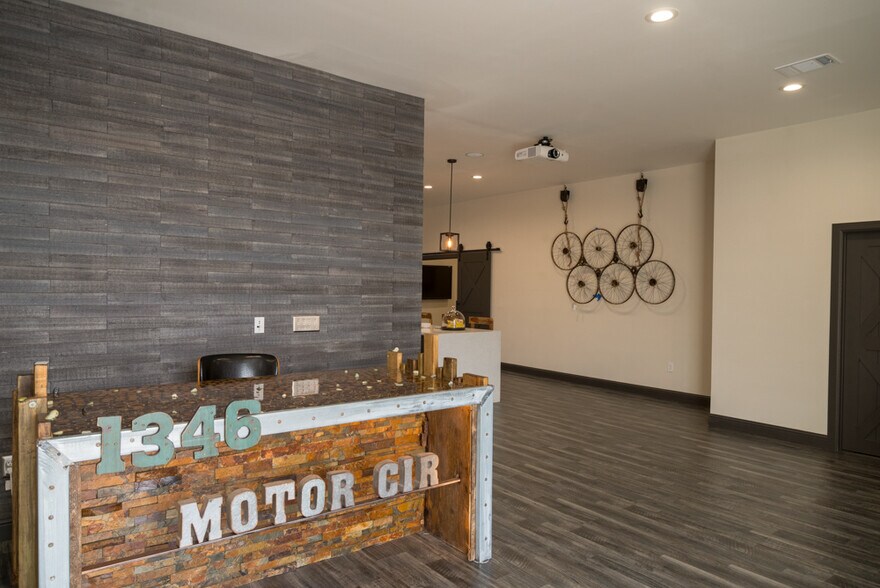 1346 Motor Cir, Dallas, TX à louer - Photo intérieure - Image 2 de 13