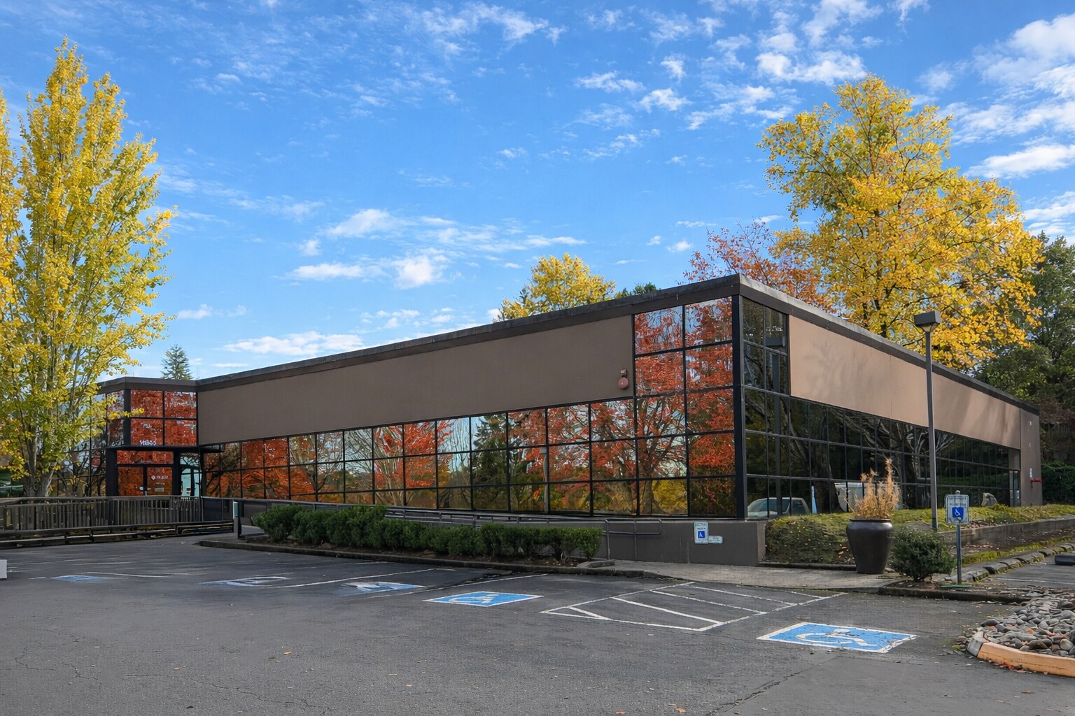 8601 Willows Rd, Redmond, WA for lease Primary Photo- Image 1 of 10