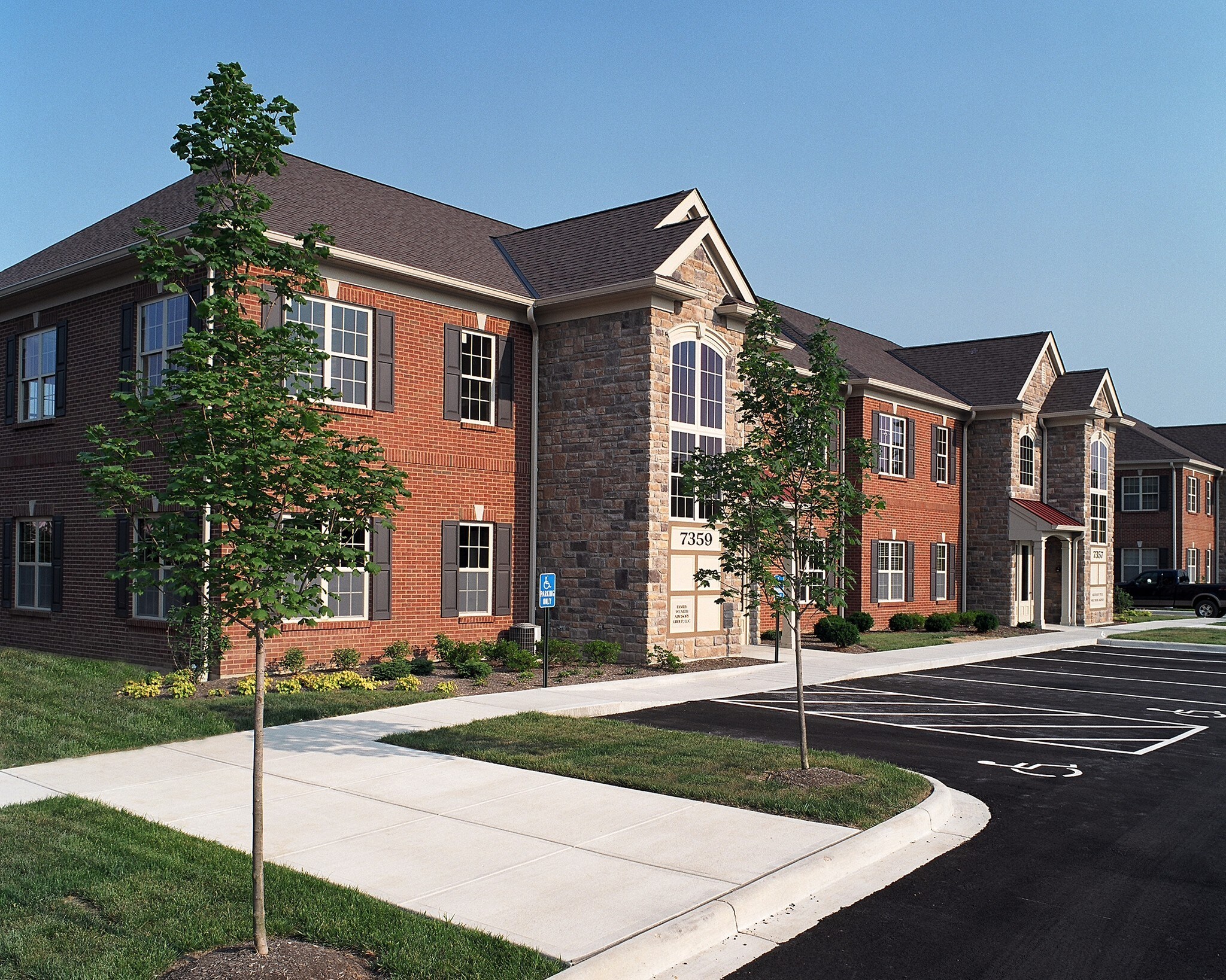 7357 E Kemper Rd, Cincinnati, OH à vendre Photo du bâtiment- Image 1 de 1