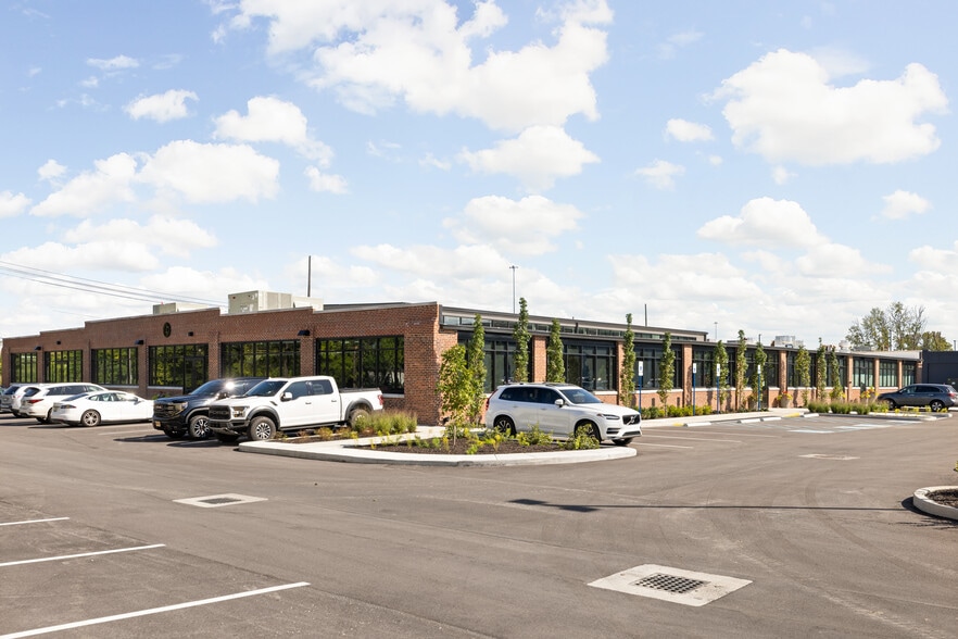 1351 E Roosevelt Ave, Indianapolis, IN for lease - Building Photo - Image 2 of 8