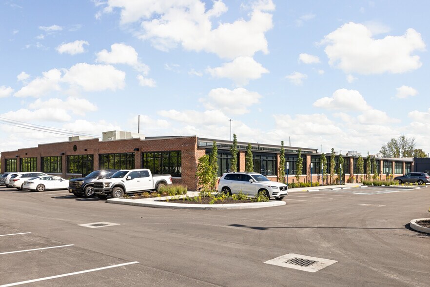 1351 E Roosevelt Ave, Indianapolis, IN à louer - Photo du bâtiment - Image 2 de 8