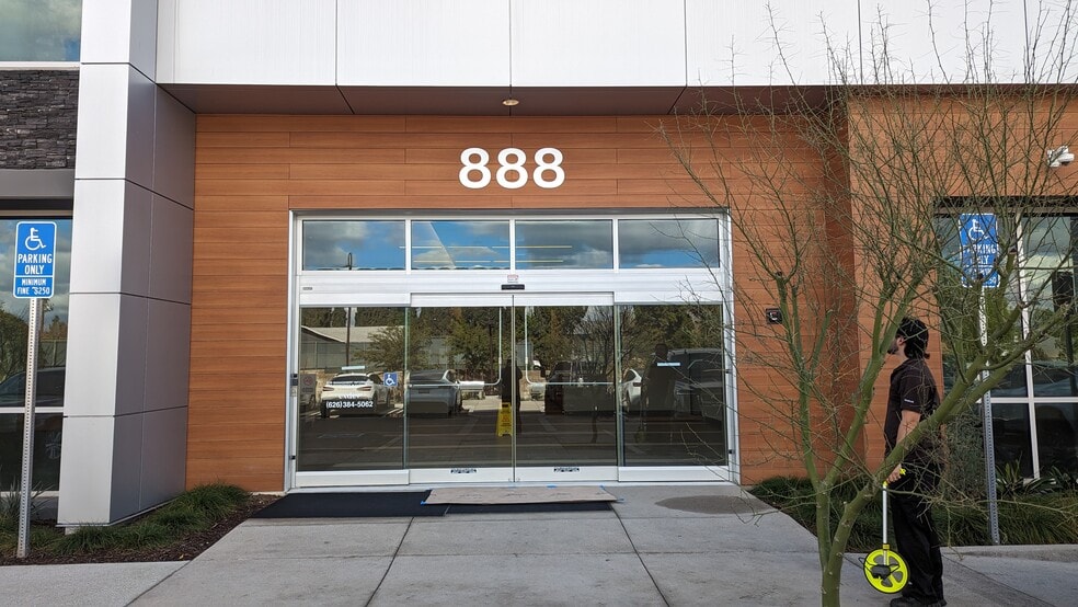 888 S Brea Canyon Rd, Diamond Bar, CA for lease - Building Photo - Image 2 of 10