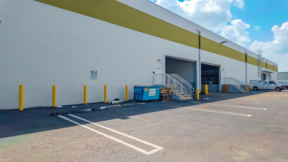 1400 NW 88th Ave, Doral, FL à louer - Photo du bâtiment - Image 3 de 10