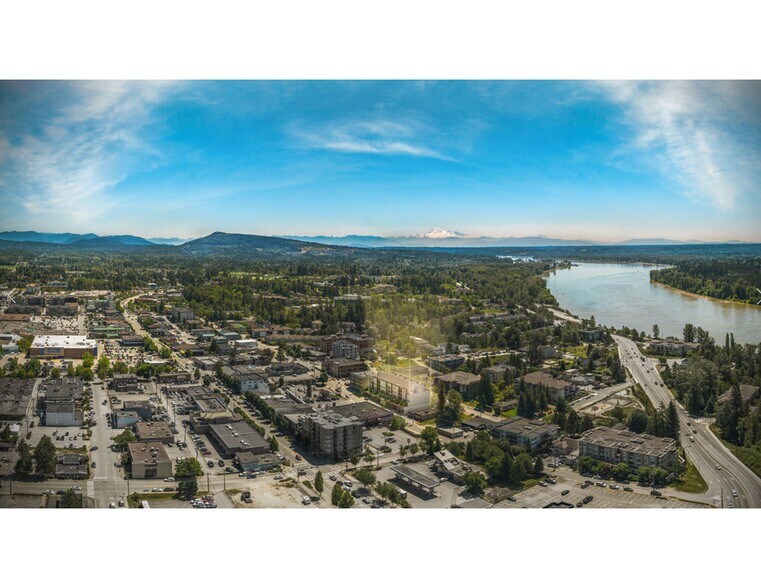 Commerce de détail dans Maple Ridge, BC à louer - Photo du bâtiment - Image 3 de 5