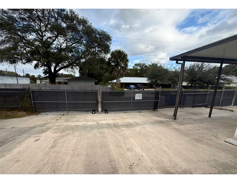 1805 Canova St SE, Palm Bay, FL à louer - Photo du bâtiment - Image 2 de 8