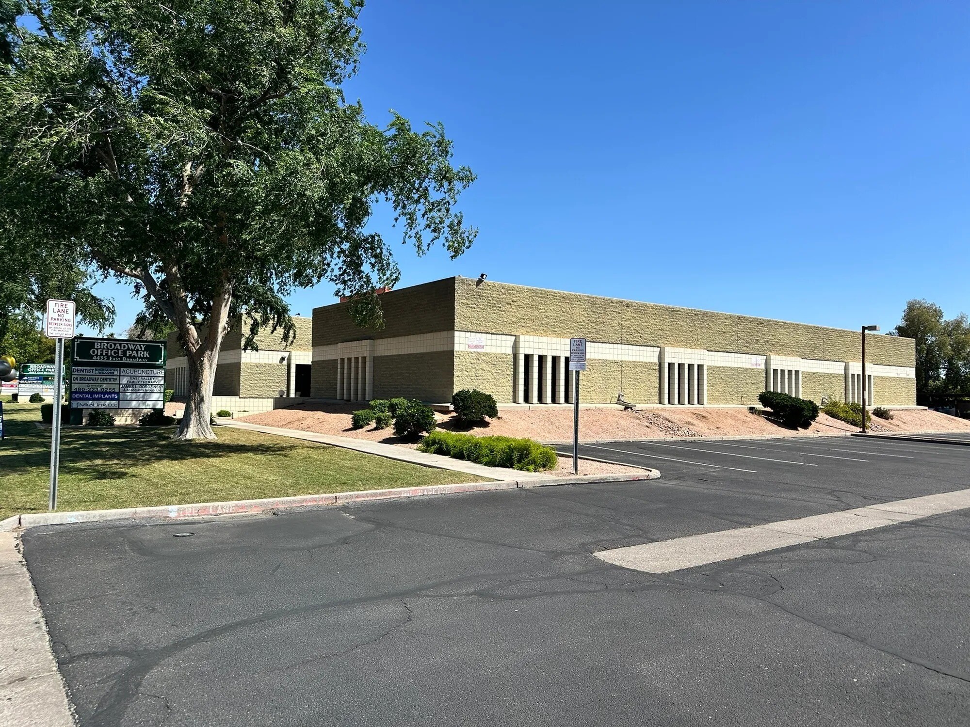 4435-4455 E Broadway Rd, Mesa, AZ à louer Photo principale- Image 1 de 7