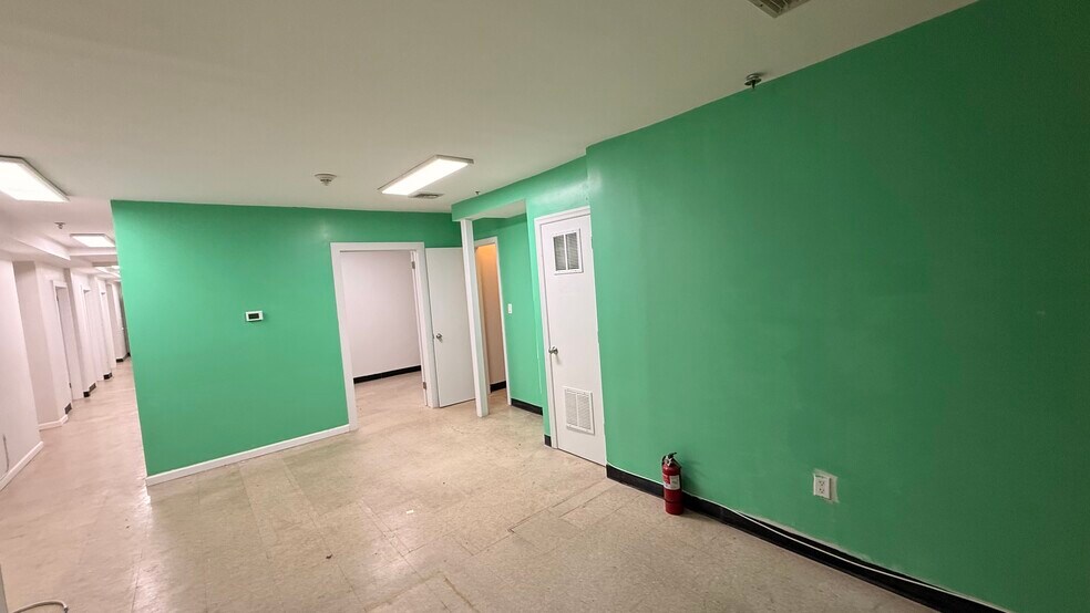 1648 E 14th St, Brooklyn, NY à louer - Photo du bâtiment - Image 3 de 21