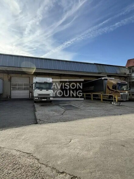 Flex in Saint-Denis for lease - Building Photo - Image 2 of 3