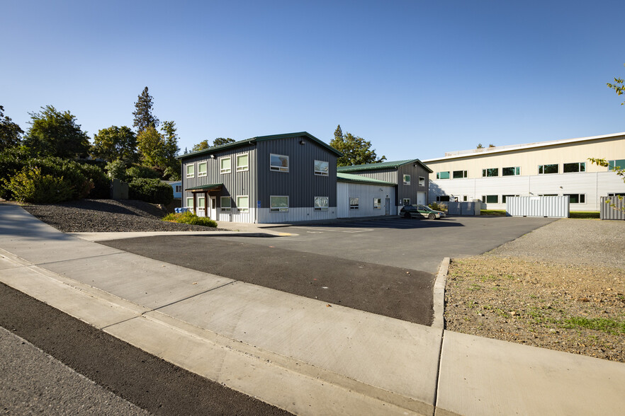 200 N Wasco Ct, Hood River, OR for lease - Building Photo - Image 2 of 76