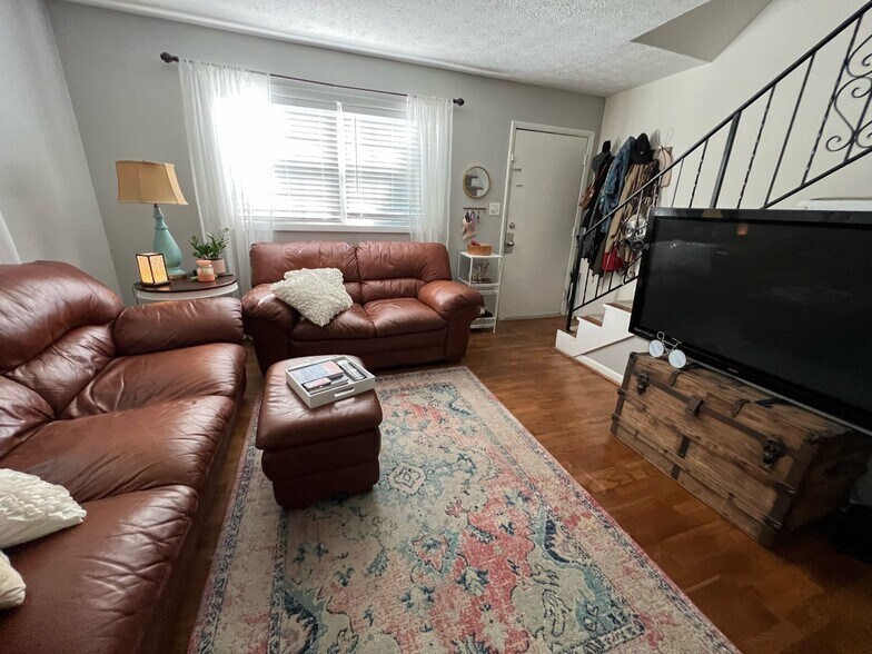 81 E Wesley Rd NE, Atlanta, GA à vendre - Photo du bâtiment - Image 3 de 11