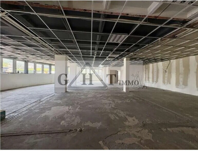 Industrial in Nanterre for sale - Interior Photo - Image 2 of 4