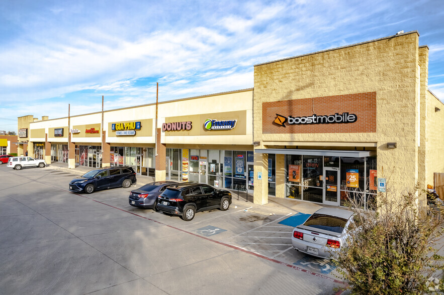 913 E Berry St, Fort Worth, TX for lease - Building Photo - Image 3 of 5