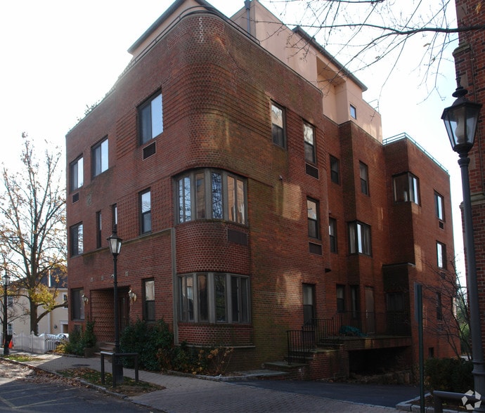 9 Lafayette Ct, Greenwich, CT à vendre - Photo du bâtiment - Image 3 de 61