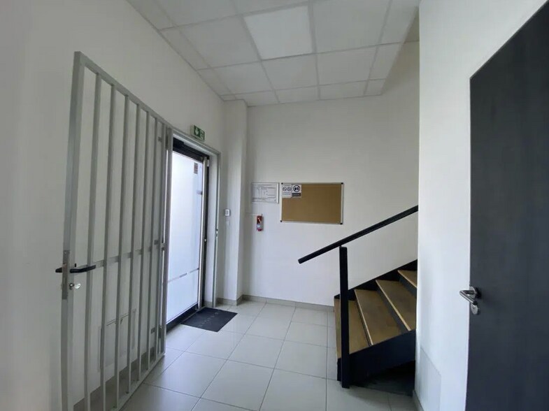 Flex dans Bussy-Saint-Georges à louer - Hall d’entrée - Image 3 de 3