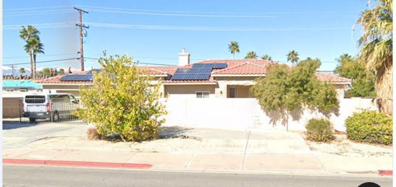 1725 N Whitewater Club Dr, Palm Springs, CA à vendre - Photo du bâtiment - Image 3 de 4