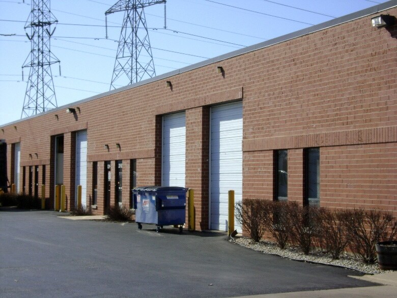 120 Easy St, Carol Stream, IL à louer - Photo du bâtiment - Image 2 de 4