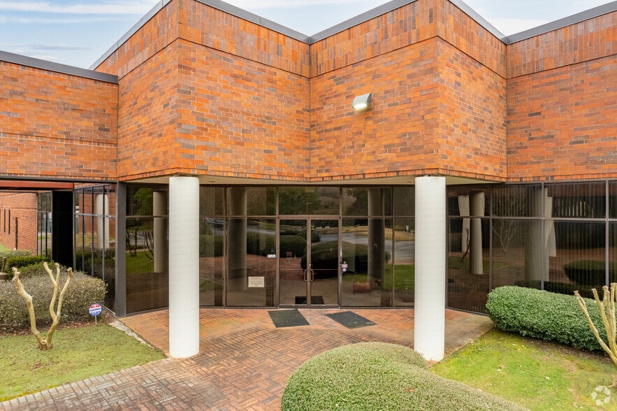 2755 Northwoods Pky, Peachtree Corners, GA for lease - Building Photo - Image 3 of 6