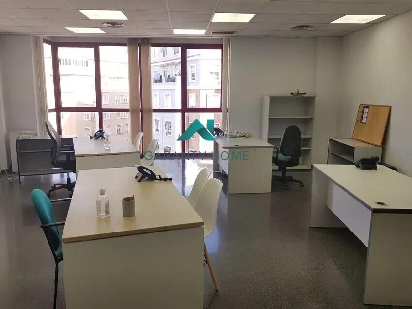 Office in València, Valencia for lease Building Photo- Image 1 of 7