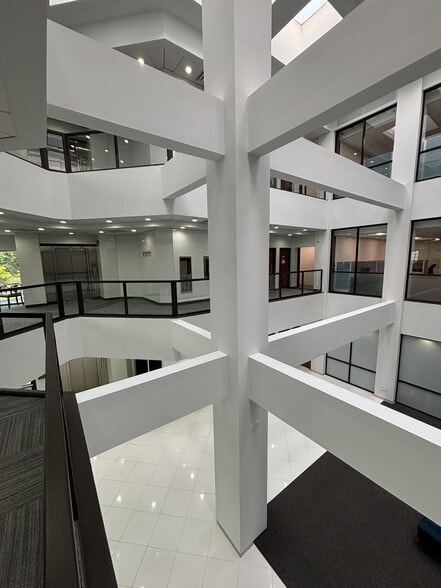 881 Elkridge Landing Rd, Linthicum, MD for lease - Interior Photo - Image 2 of 7