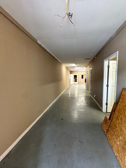401 S Leighton Ave, Anniston, AL à vendre - Photo intérieure - Image 3 de 10