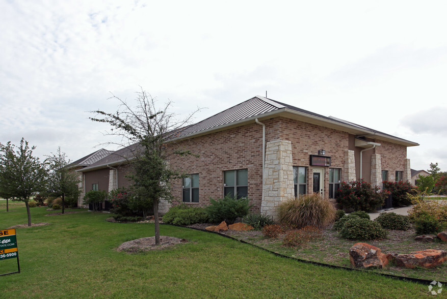 101 Executive Ct, Waxahachie, TX for sale - Building Photo - Image 2 of 21