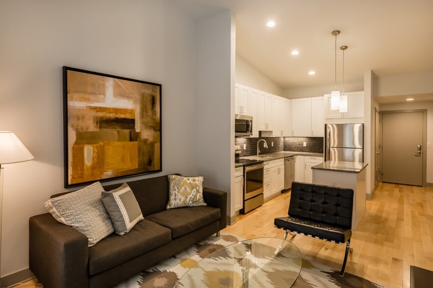 106 S 11th St, Philadelphia, PA for lease - Building Photo - Image 2 of 11