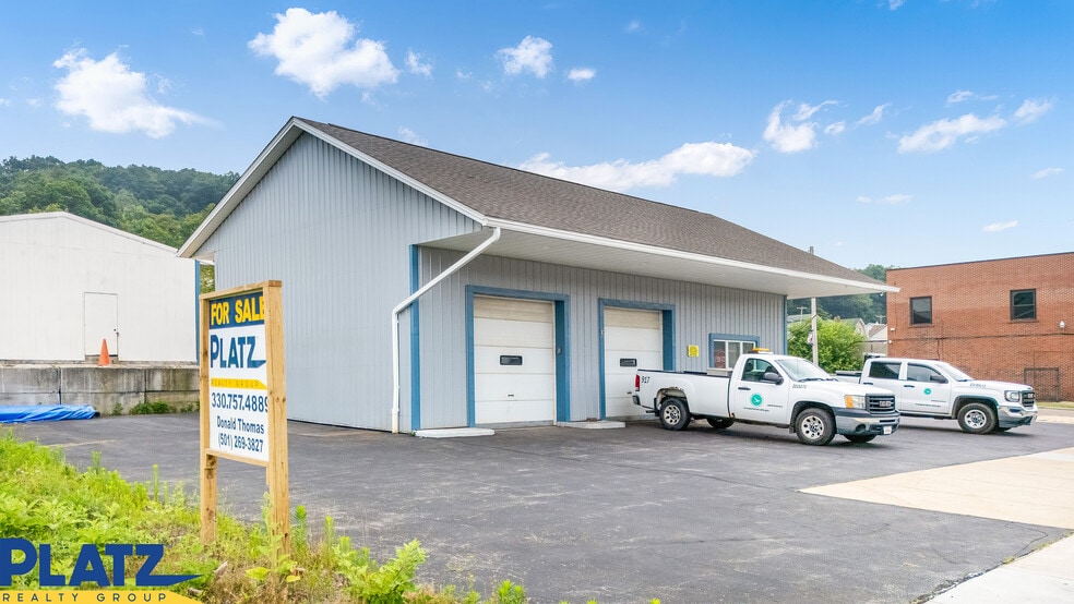 230 E Liberty St, Lowellville, OH à vendre - Photo du bâtiment - Image 2 de 8