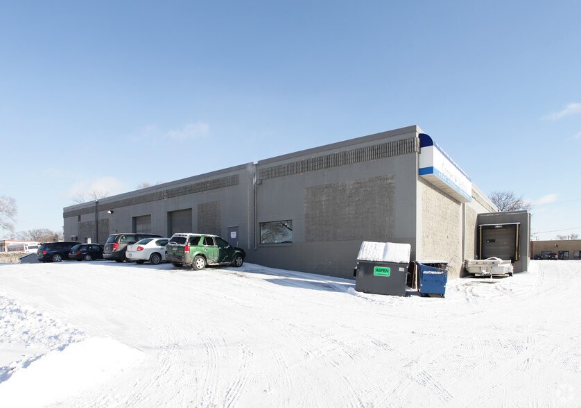 9720-9740 S Humboldt Ave, Bloomington, MN à louer - Photo du bâtiment - Image 2 de 5