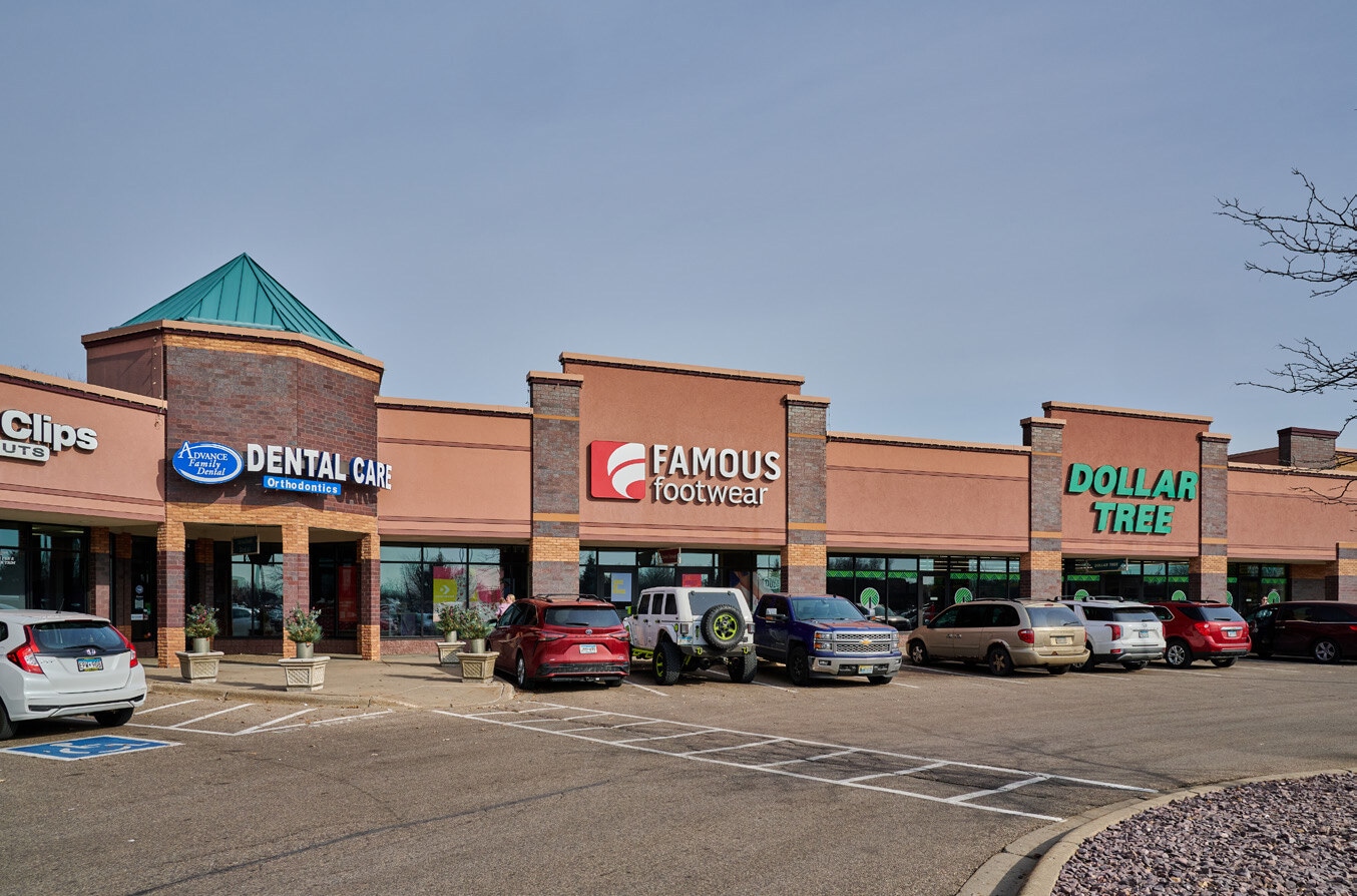 905-955 E County Rd E, Vadnais Heights, MN for lease Building Photo- Image 1 of 9