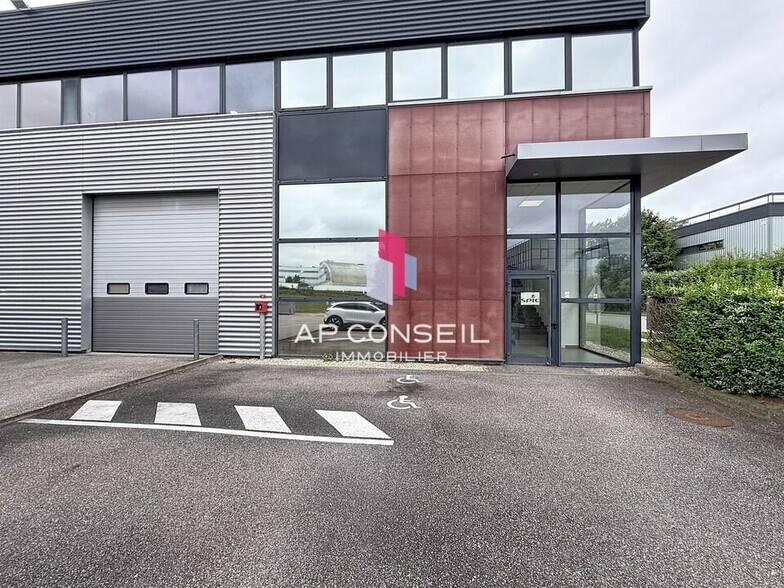 Flex dans Élancourt à louer - Photo du bâtiment - Image 1 de 7