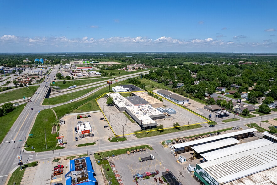 2700 W 18th Ave, Emporia, KS for sale - Primary Photo - Image 1 of 41