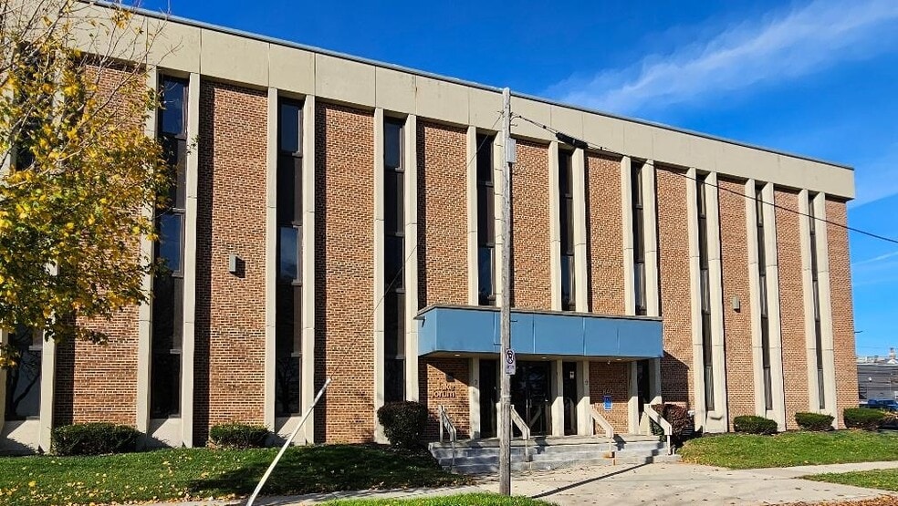 840 Lake Ave, Racine, WI for sale - Building Photo - Image 1 of 16