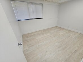 501 Golden Isles Dr, Hallandale Beach, FL à louer Photo intérieure- Image 1 de 2