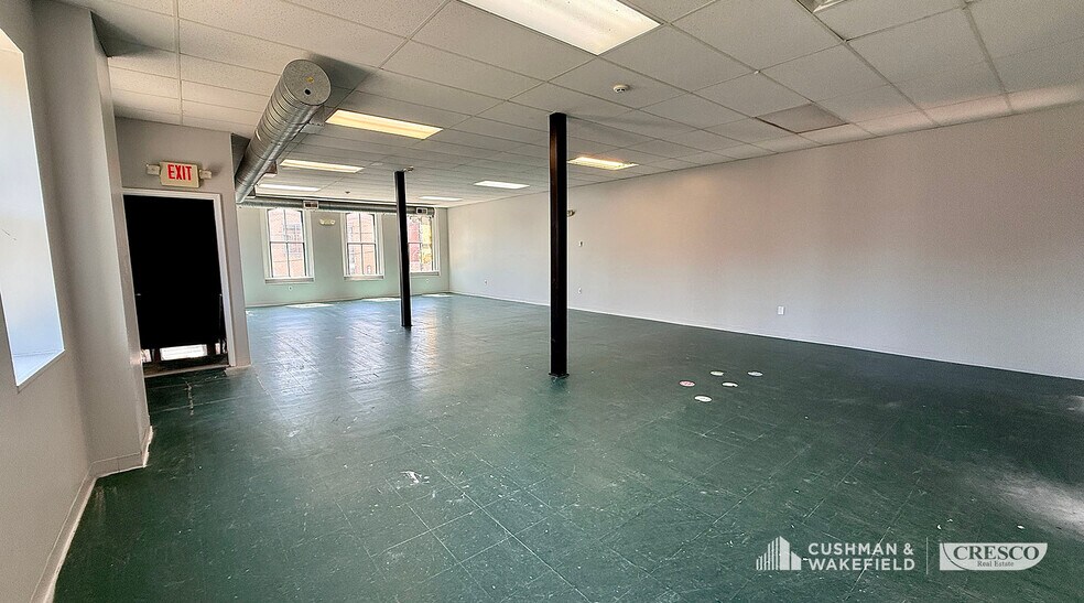 4732-4734 Lorain Ave, Cleveland, OH à louer - Photo du bâtiment - Image 2 de 6